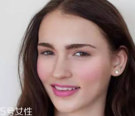 腮紅和口紅如何搭配？色彩不要太多