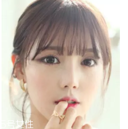 什么女孩適合不留劉海？圓臉妹子掀起劉海更適合你