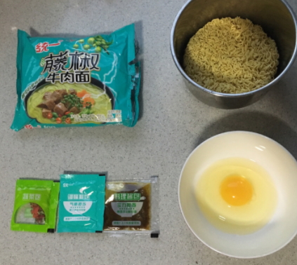藤嬌牛肉面和藤椒牛肉面哪個好吃？統一和康師傅的對決