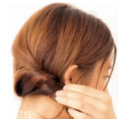 長臉適合什么樣的燙發？大波浪長發溫柔睿智