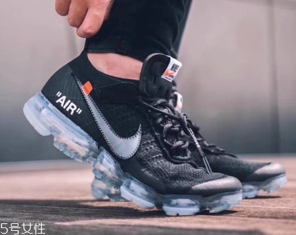運(yùn)動(dòng)鞋好還是皮鞋好？不同場合不同需求