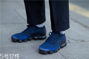 運(yùn)動(dòng)鞋好還是皮鞋好？不同場合不同需求
