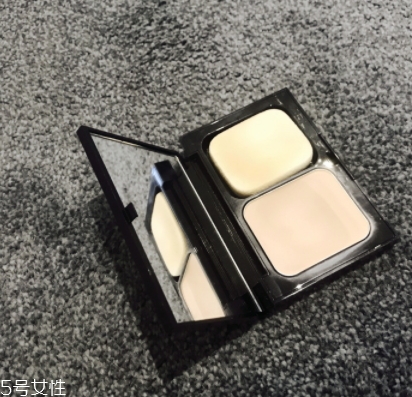 雅詩蘭黛粉餅?zāi)目詈?？補(bǔ)妝定妝的神器