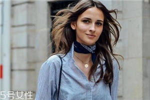 絲巾怎么搭配衣服？優雅范兒盡顯