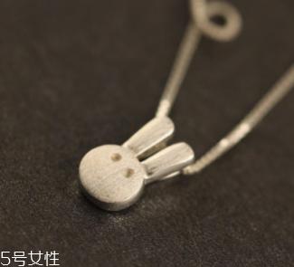 2018情人節戴什么東西好看？用精巧飾品讓他向你靠近