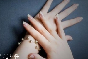 冬天怎么保養手？干燥季必備的滋潤護手霜排行榜