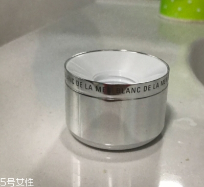 lamer海藍之謎和阿瑪尼哪個好？