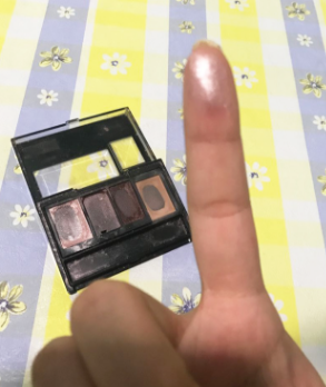 KATE眼影飛粉嗎？持久不飛粉