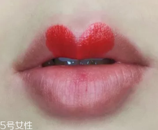 絲絨口紅和啞光哪個好？正式場合用啞光