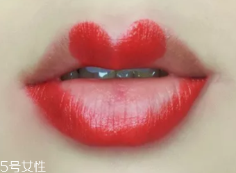 絲絨口紅和啞光哪個好？正式場合用啞光