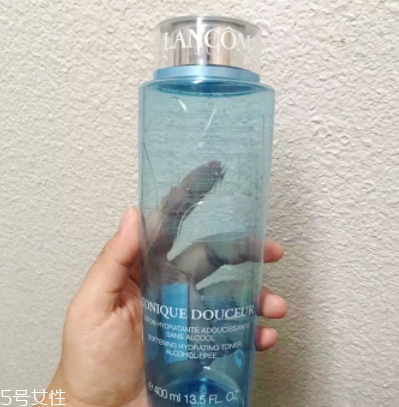 嫩膚水和爽膚水的區別
