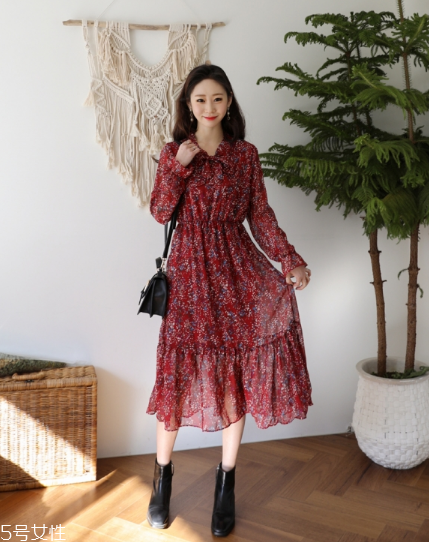 碎花連衣裙搭配什么鞋子？玩轉復古甜美