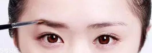 眉粉怎么選顏色好看？淺咖色不挑膚色