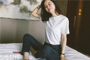 牛仔褲太長怎么剪好看？褲子太長別擔心