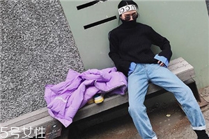 牛仔褲燙了個洞怎么辦？巧妙修補換新裝