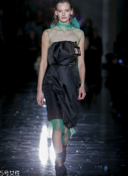 prada2018秋冬系列好看嗎_款式有哪些？