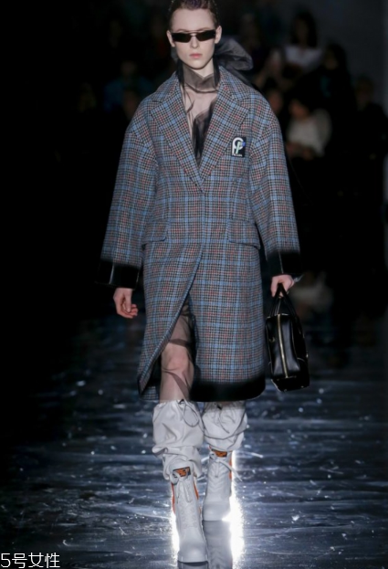 prada2018秋冬系列好看嗎_款式有哪些？