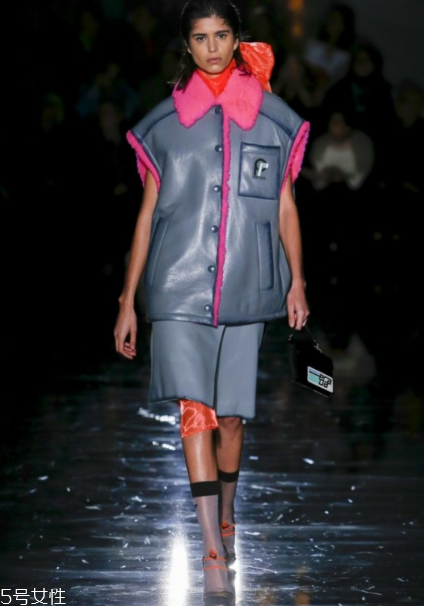 prada2018秋冬系列好看嗎_款式有哪些？