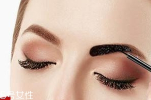 塑形眉膠怎么用？修眉后直接勾畫眉形
