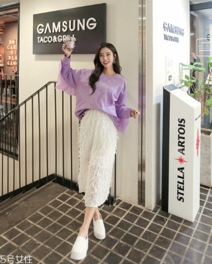 紫色衛衣怎么搭配？流行色助你成為時尚女王