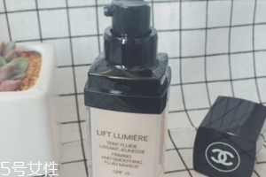 香奈兒粉底液哪款好？緊顏煥彩粉底液干皮救星