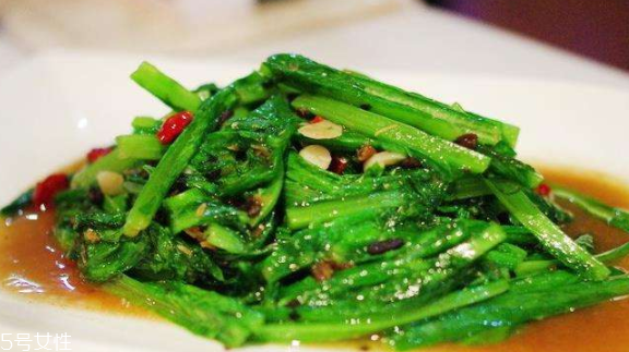 油麥菜怎么涼拌好吃？加點麻醬調味