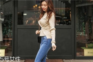米色毛衣怎么搭配？打造氣質女神范兒