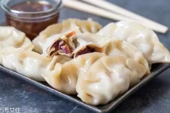 餃子餡可以放雞精嗎？會(huì)危害健康