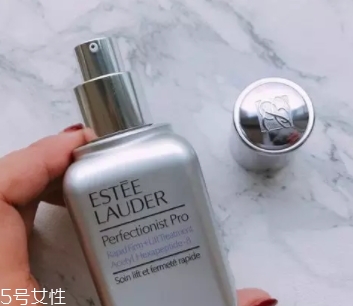 雅詩蘭黛線雕精華和小棕瓶哪個好？一起使用效果佳