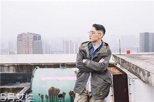 男生怎么穿顯得成熟？輕松塑造穩(wěn)重形象