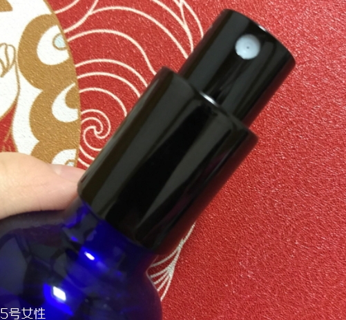 純露可以當噴霧嗎？隨時為你補充水分