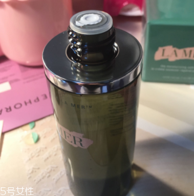 海藍之謎精萃液跟爽膚水有什么區別？用于爽膚水之后