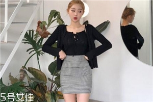 包臀短裙配什么上衣？撩人不止一點點