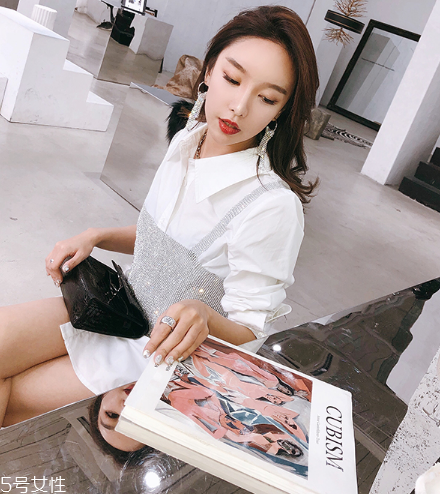 襯衫可以搭配羽絨服嗎？襯衫要這樣搭配