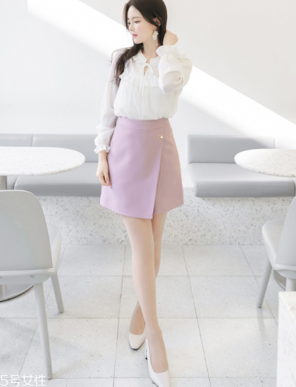 粉色短裙配什么鞋子？少女感爆棚穿搭