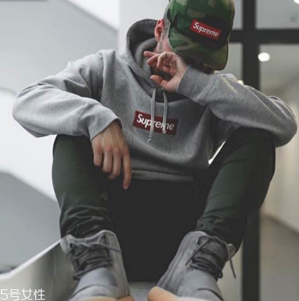 supreme衛衣正品多少錢？全球哄搶的品牌
