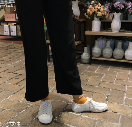 帆布鞋的白邊怎么刷才能白？白邊發黃這樣洗