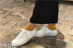 帆布鞋的白邊怎么刷才能白？白邊發黃這樣洗
