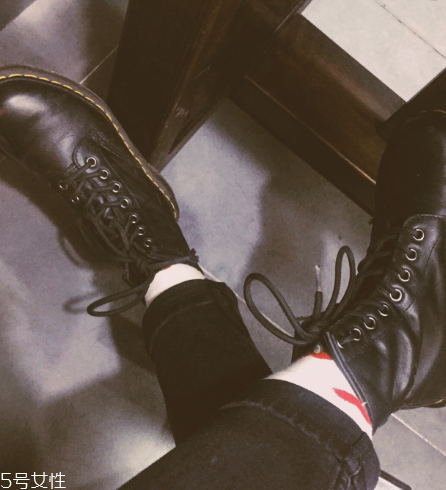 dr.martens 1460多少錢？馬丁靴最經典的款式