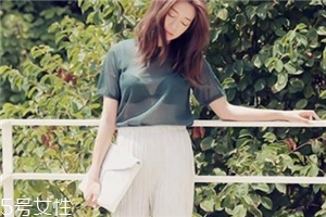 白褲子怎么搭配衣服好看？跟著明星學穿搭