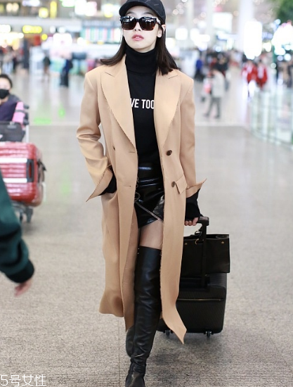 黑色打底衫怎么配衣服？時尚界的常青單品