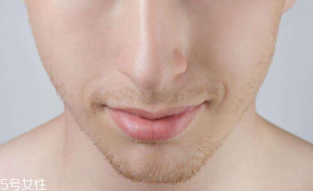 男生怎么化妝顯臉小？這4個地方化好秒帥