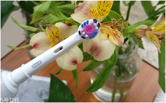 歐樂b電動牙刷怎么樣？四個刷頭很好用