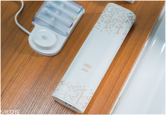 歐樂b電動牙刷怎么樣？四個刷頭很好用