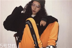 運動褲為什么洗了發紅？運動褲清洗方法要得當