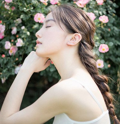 夏天長發怎么扎好看涼快 教你扎好看又不熱的百搭發型
