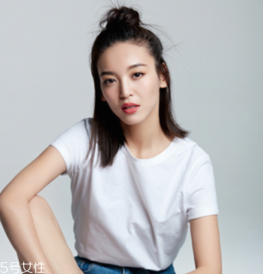 短發半丸子頭怎么扎 減齡又甜美