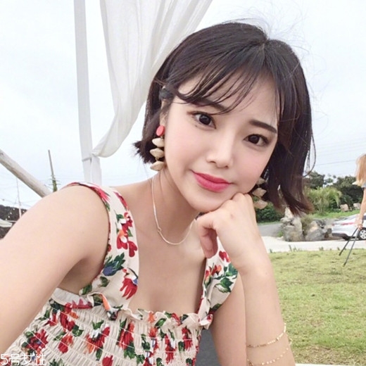 齊肩直發怎么扎好看 凸顯女神清純
