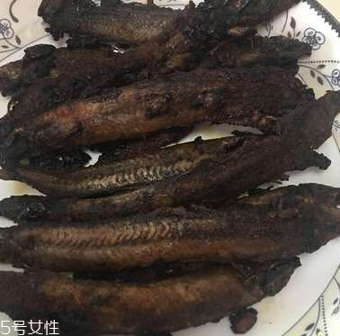 泥鰍會吃小魚嗎？這個是不會的