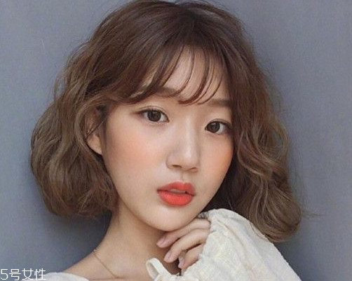 好看的女生短卷發發型推薦 夏天適合的短發發型圖片推薦